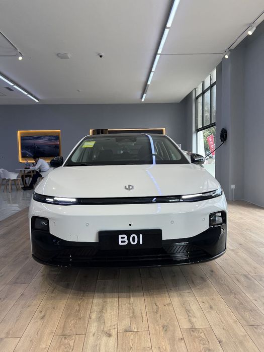 Leapmotor B01  elektr premium NALICHI BOR 3yil garantiyasi bilan