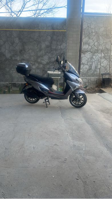 На продаже Макси скутер