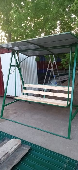 Продам садовую качелю.