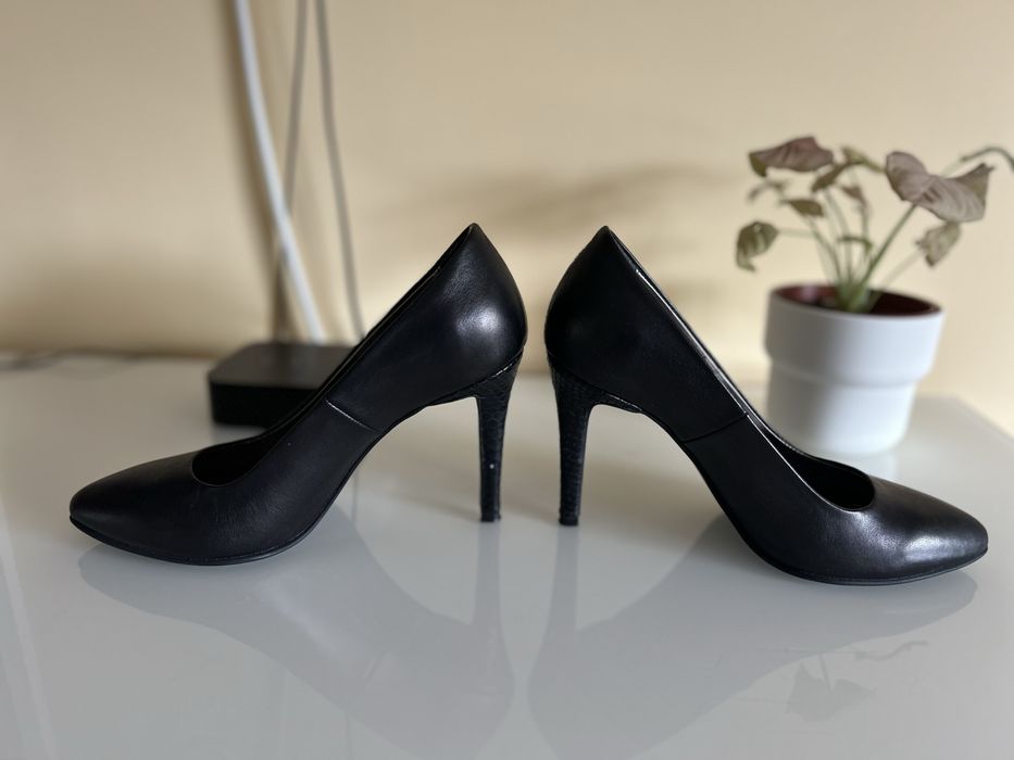 Pantofi cu toc din piele naturala, marimea 37