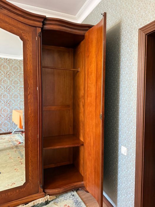 Спальный гарнитур. Итальянский, дерево.