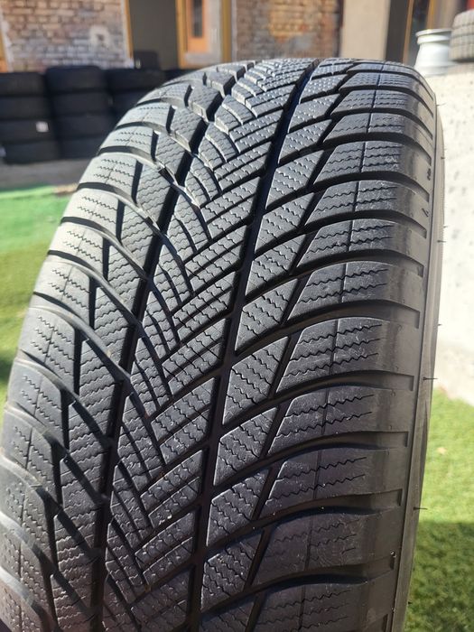 1 бр 225/60/17 Bridgestone Зимна гума