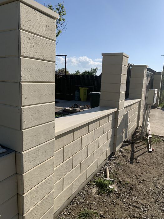 Capace stalpi coame gard beton caramida aparenta dale gradina boltari