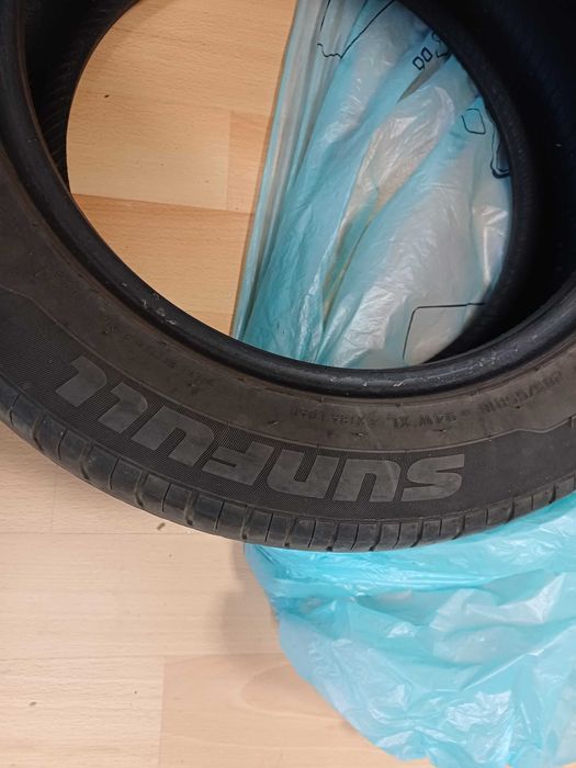 Продавам 2 бр. автомобилни гуми
