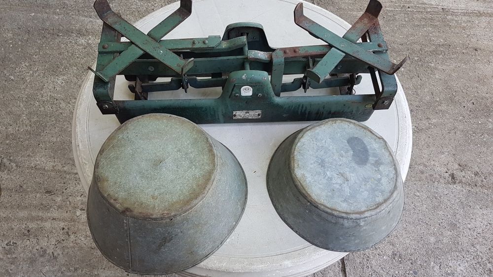 Стар търговски кантар с 2 бр тасове