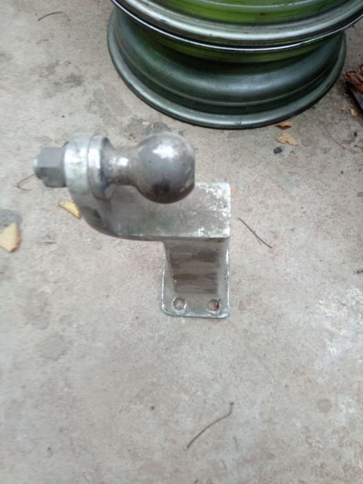 Фаркоп для внедорожника с шариком на 3500Lbs (1.5тонн)