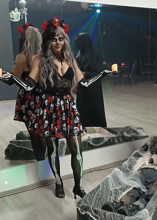 Vând costum dama Halloween Santa Muerte, masca Halloween, bal mascat