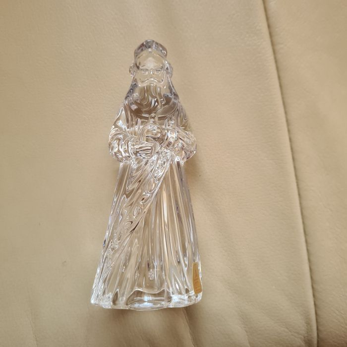Vand frumoasă statuetă din cristal