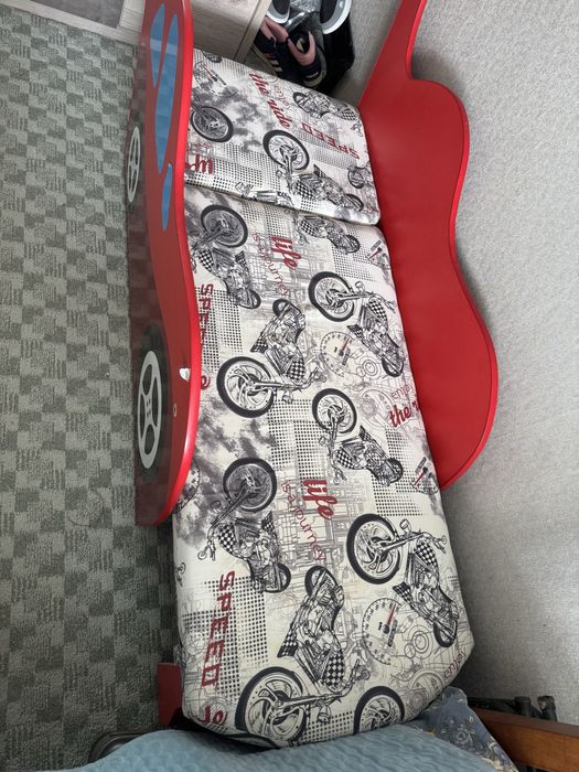 Кровать детская (машинка)