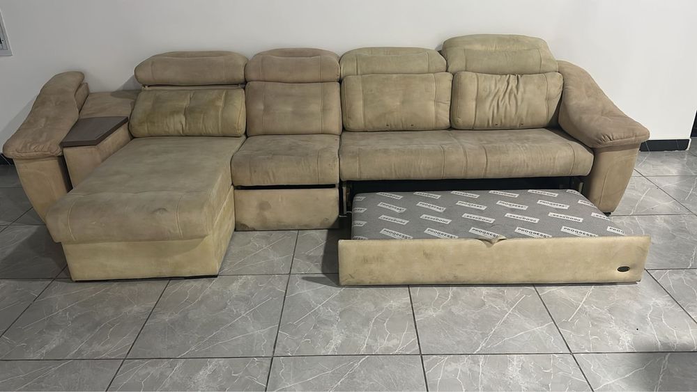 Диван старенький