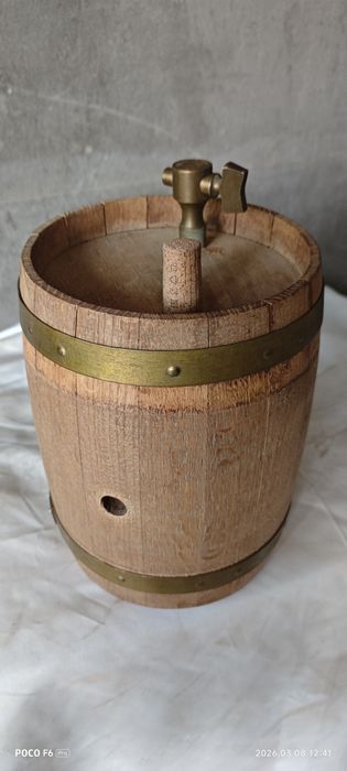 Бочка для напитков , объем примерно 5 литров