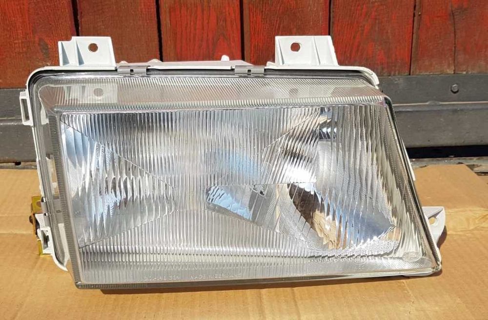 Far dreapta Mercedes Vario