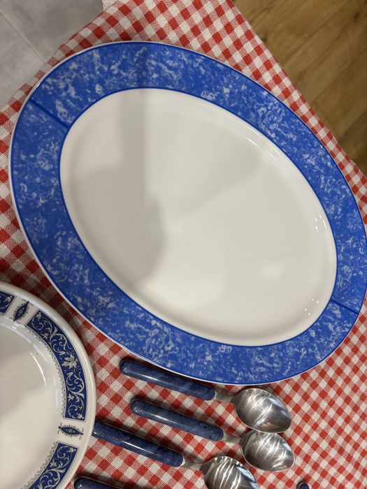 Комплект чинии английски порцелан и прибори за хранене