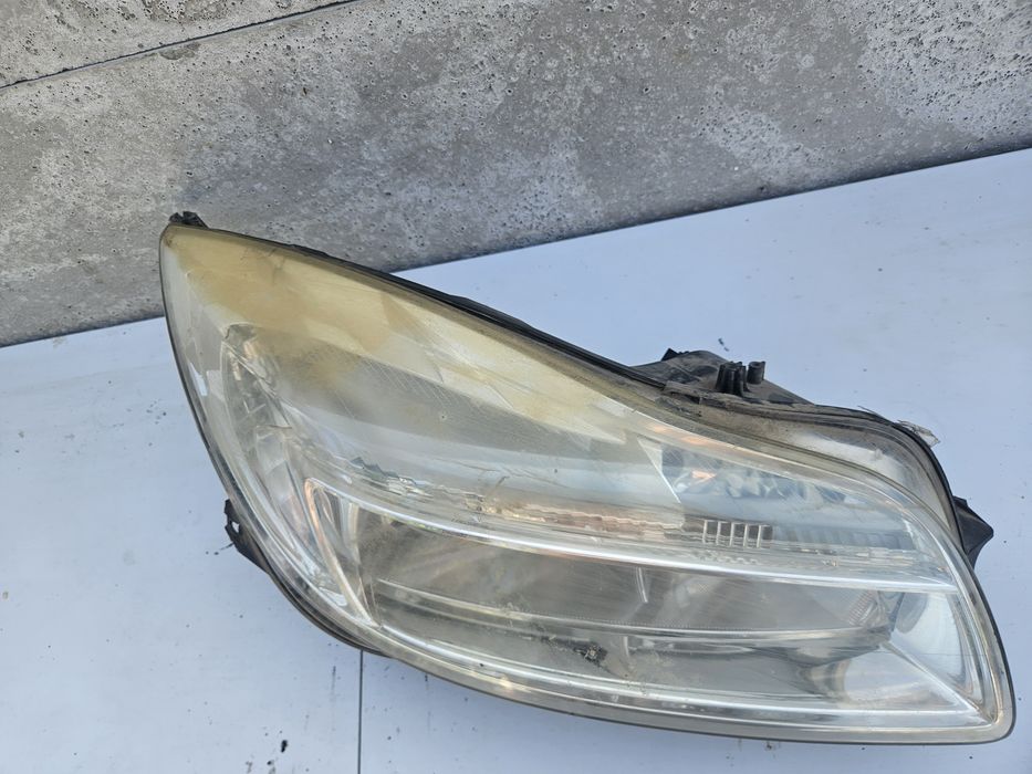 Far drepta opel insignia