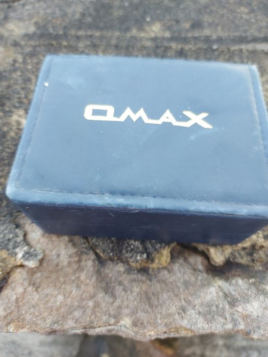 Два броя часовници чисто нови