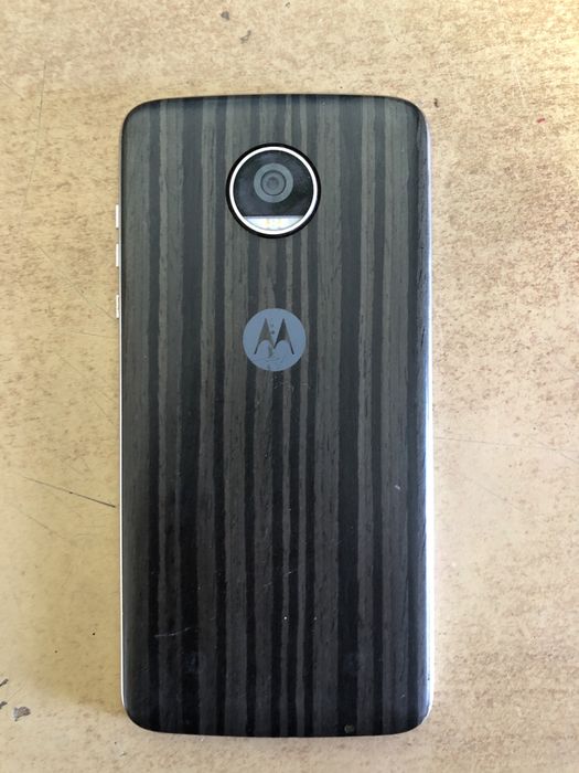 motoZ2 play.