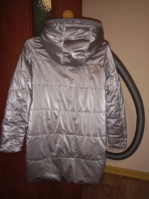 Продам весенние курточки