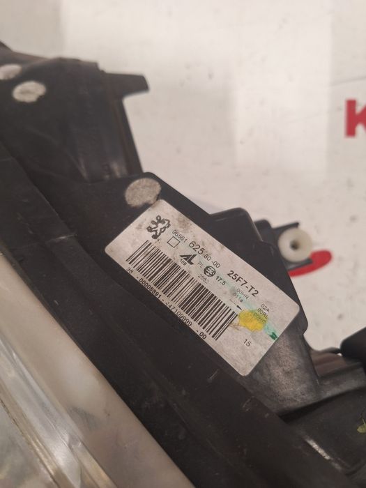 Ляв фар Peugeot 308 / Пежо 308 2009г.