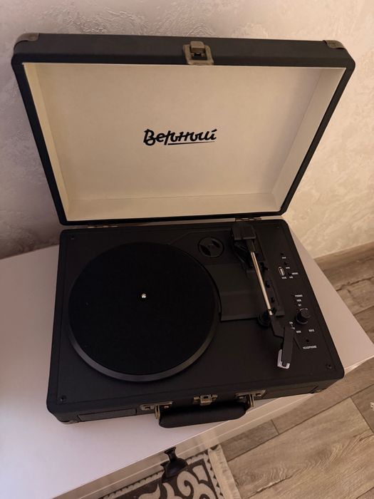 Виниловый проигрыватель Верный Deluxe