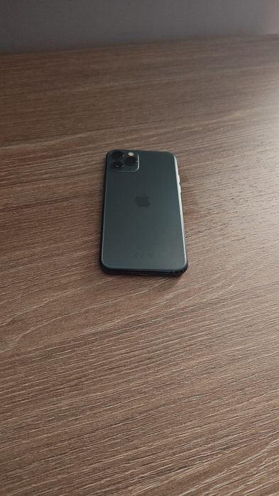iPhone 11 Pro, 256 GB, culoare verde închis, stare excelentă.