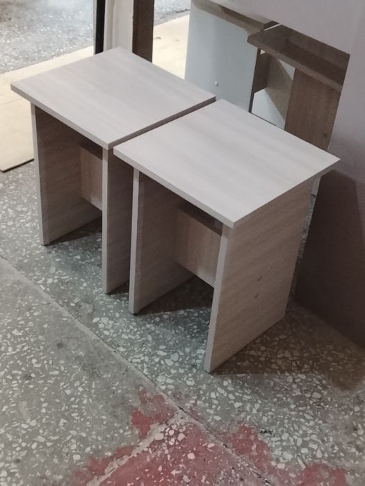 Продам стол и 4 табуретки