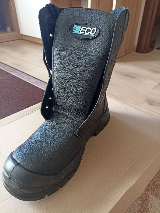 Работни обувки без метално бомбе