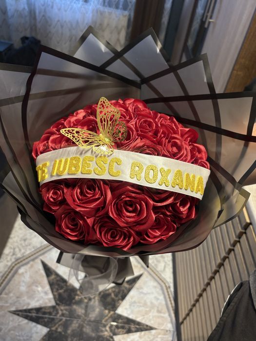 Buchet cu trandafiri din satin 101