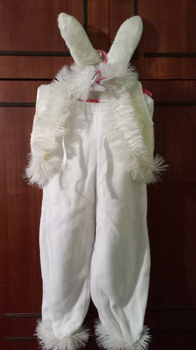 Шапочка и очки для плавания.