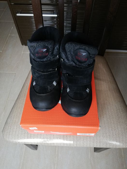 Продам зимние  детские ботинки