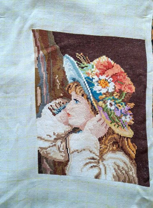Гоблен Момиче с капела