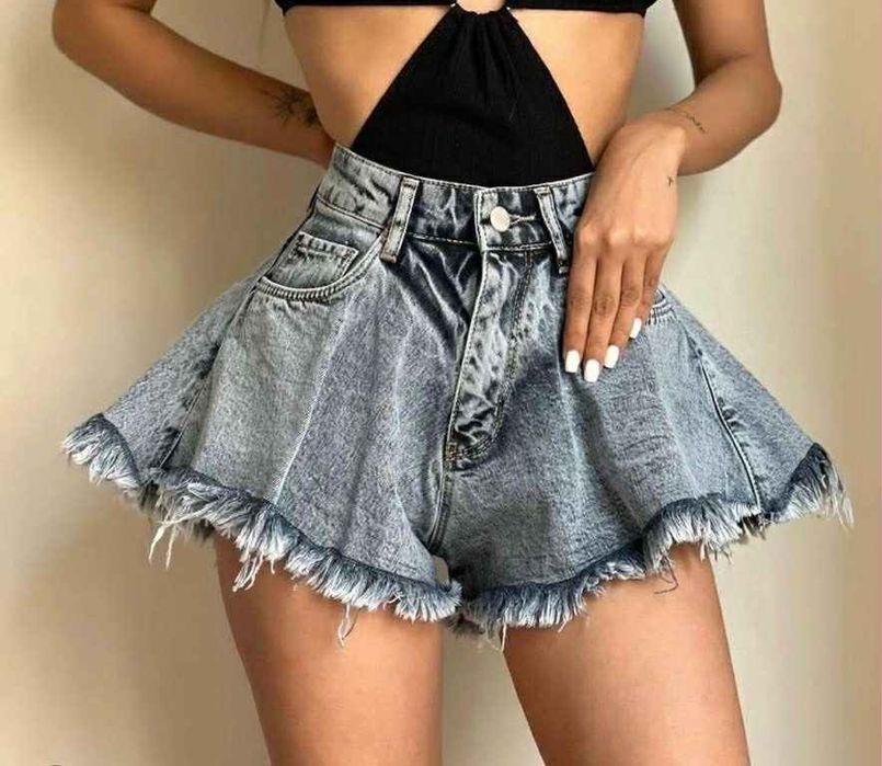 Разкроени къси дънки