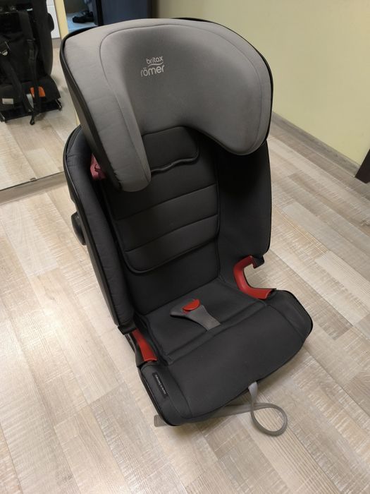 Продавам столче за кола Britax Romer- Advansafix IV R, 9-36 кг, с IsoFix