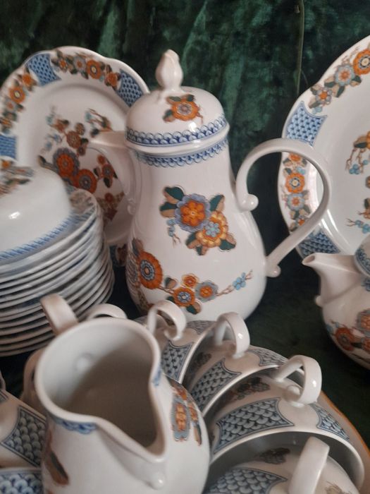 Большой красивый  чайный сервиз на 12 персон .,"КАHLA" , пр-ва ГДР