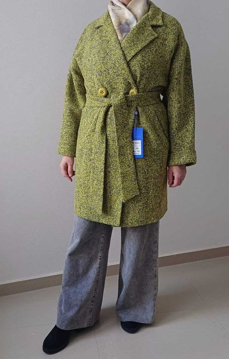 НОВО (100% вълна) стилно дамско палто, размер S-М