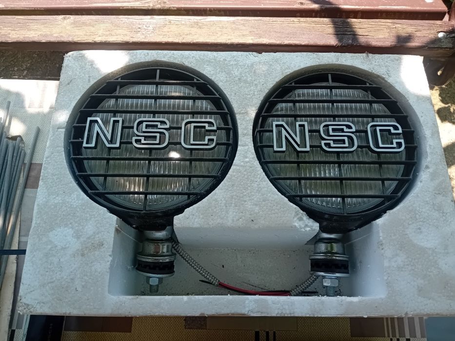 Халогенни фарове за джип или камион