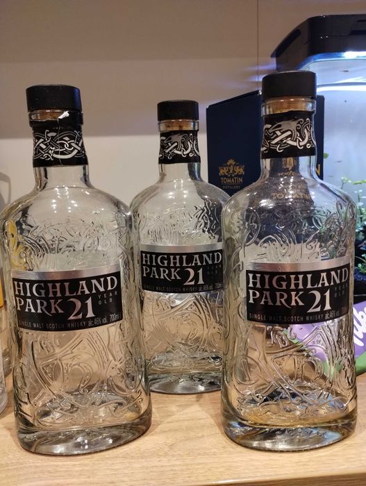 Празни бутилки от алкохол