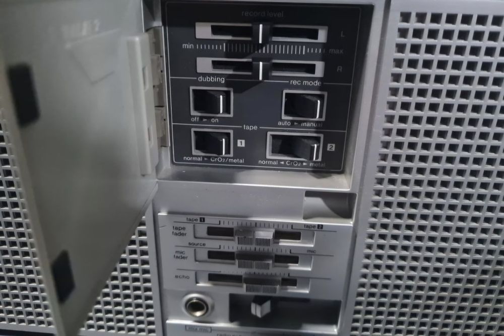 Radio casetofon Sharp GF-666