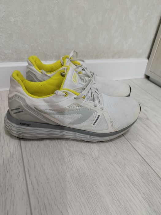 Продам б/у кросовки