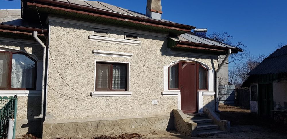 Casă cu  teren de vânzare