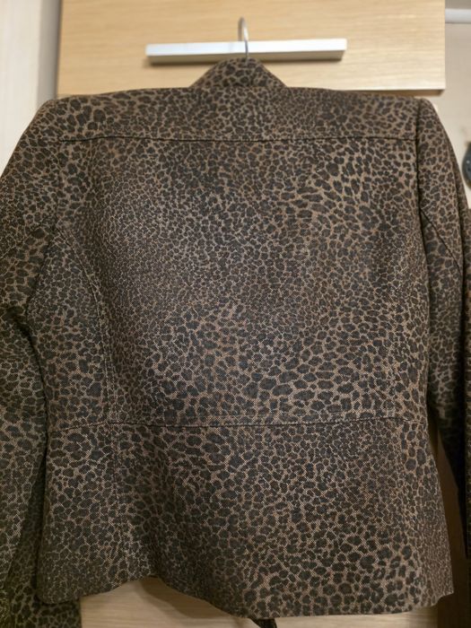 Дамско сако с ефектен принт