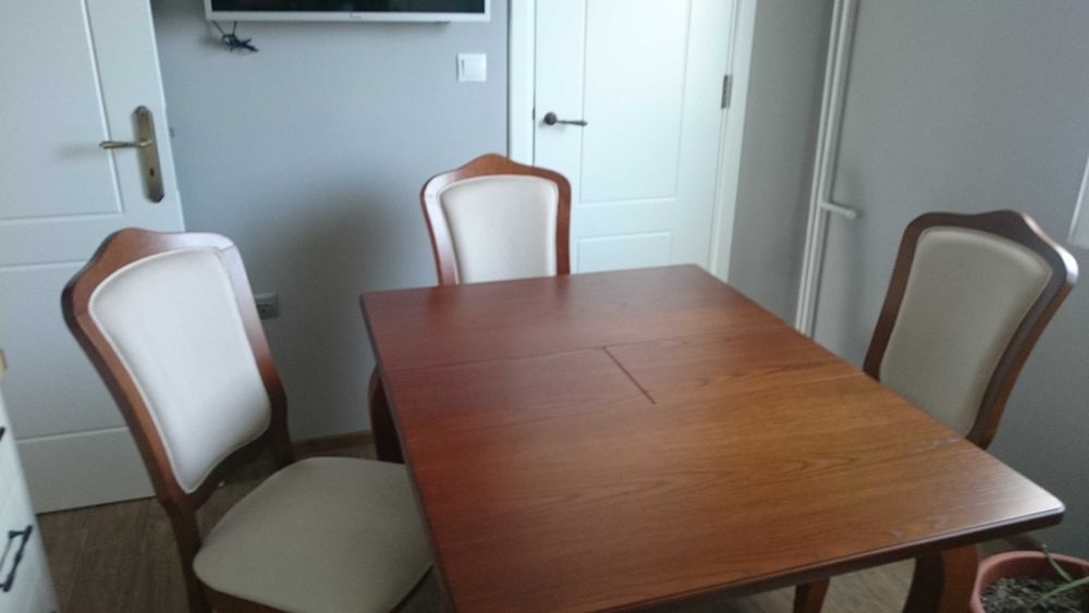 Трапезна маса от български производител -масив, от 700 на 420 лв.