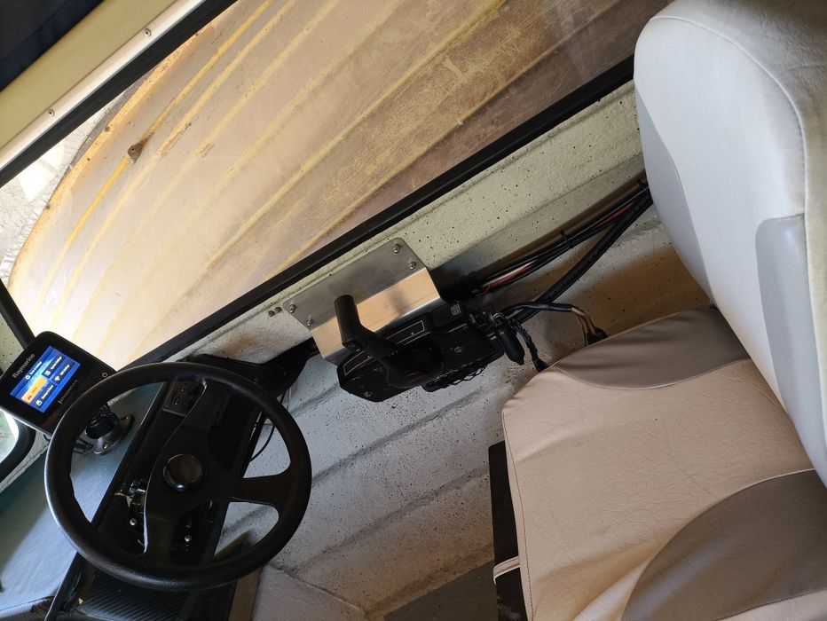 Barca cu motor Mariner Mercury 60 cp Efi si peridoc 750 kg