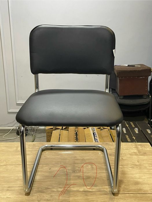 Продаются стол и стулья по выгодным ценам