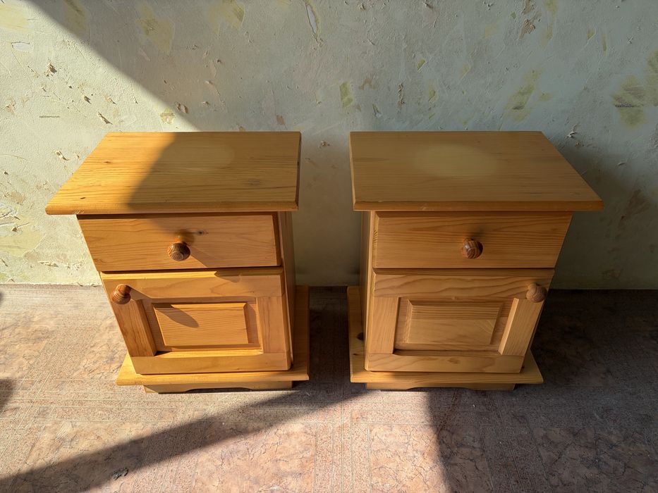 Нощни шкафчета от масивна дървесина