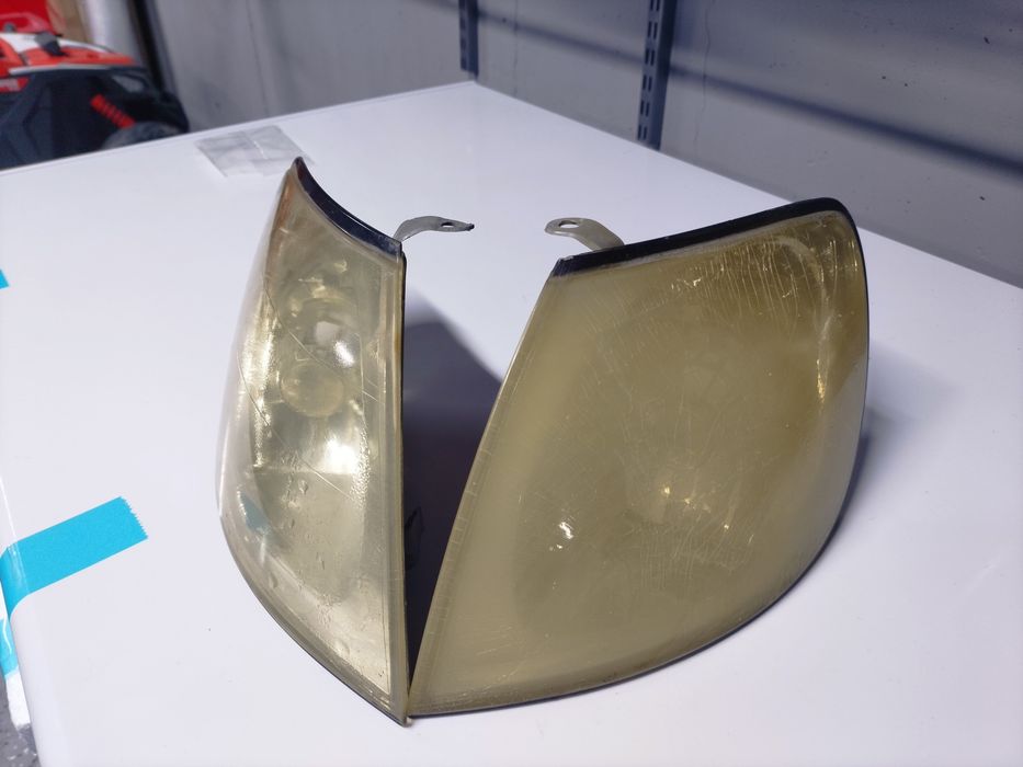 Продам поворотники на Тойота Спасио