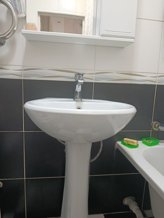 Продается раковина с зеркалом