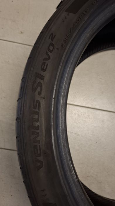 2бр летни гуми Hankook 235 40 19
