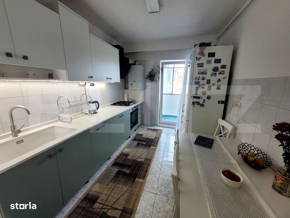 Apartament cu 4 camere decomandate, 2 bai, 2 balcoane, 76 mp, zona Mar
