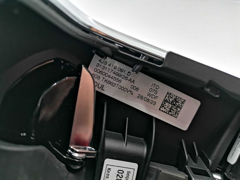 АЛКАНТАРА Нов Спортен Волан Audi E Tron GT RS A6 RS6 A7 RS7 4J3419091D