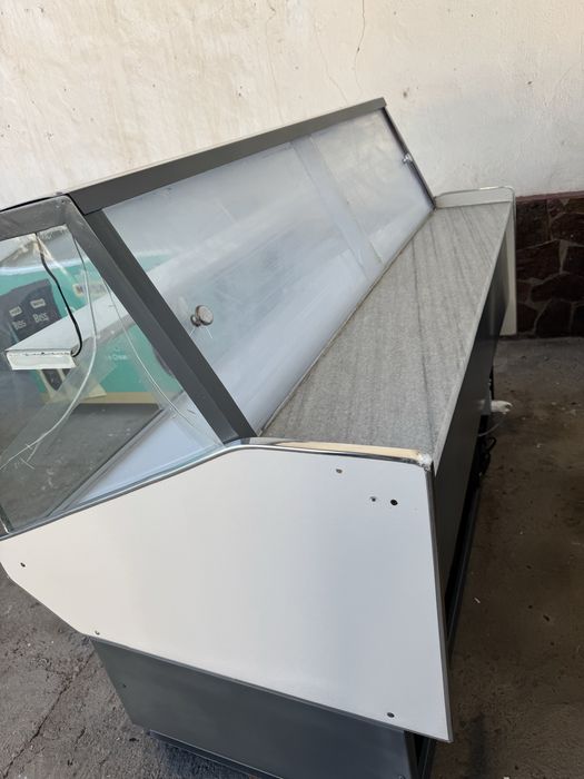 Витрина холодилник